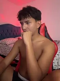 Leonarrrd_01 webcam model stream image