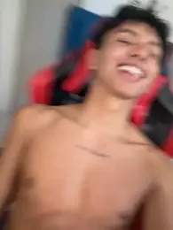 Leonarrrd_01 webcam model stream image