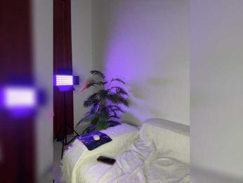 Oops_kiraa webcam model stream image