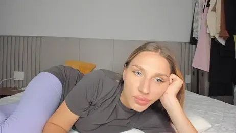 SofiClimbing webcam model stream image