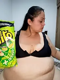 Julieta_BBW webcam model stream image