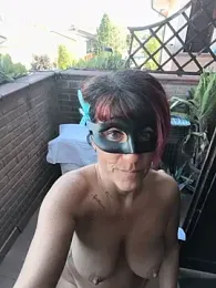 DragonflyExhib webcam model stream image