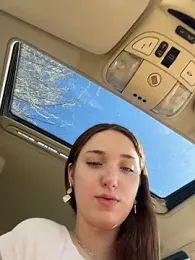 DollyTall webcam stripchat model stream image