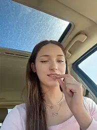 DollyTall webcam stripchat model stream image