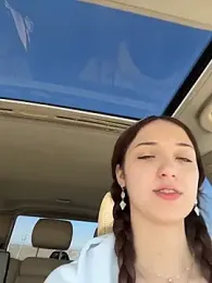 DollyTall webcam stripchat model stream image