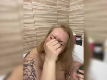 RobinLili webcam model stream image