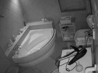 voyeurcam-julmodels-bath-1st-2 webcam camsoda model stream image