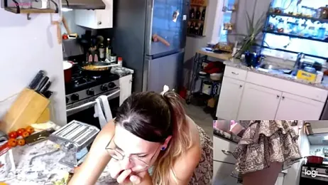 KierBearKisses webcam model stream image