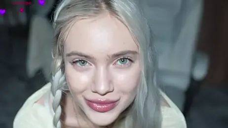 KristalCrowner webcam model stream image