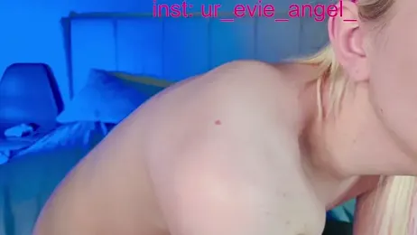 Evelyn_rabbit webcam model stream image