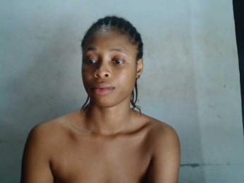 Creamyjuice webcam bongacams model stream image