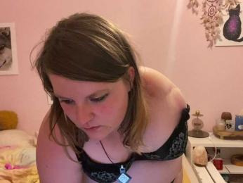 AnnaCuddles webcam bongacams model stream image