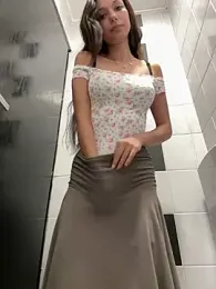 -_MiaQueen_- webcam model stream image