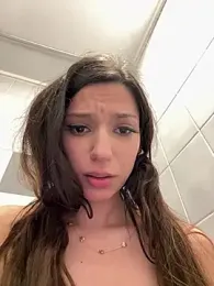 -_MiaQueen_- webcam model stream image