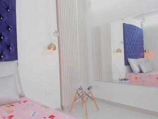 Kamila Cyrus webcam model stream image