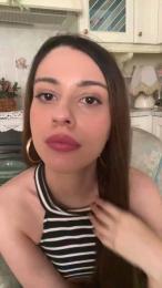 LeilaGrande webcam model stream image
