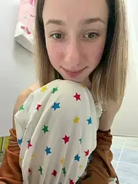 Lia-see-ya webcam model stream image