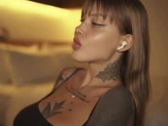 mileeena webcam model stream image