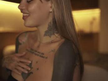 mileeena webcam model stream image