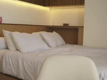 mileeena webcam model stream image