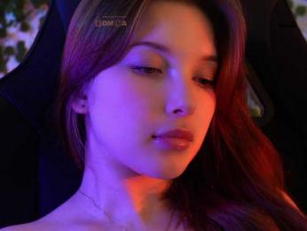 _Q_ webcam bongacams model stream image