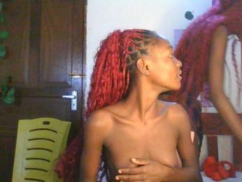 LupitaLyon webcam model stream image