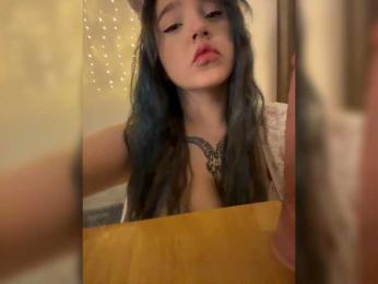 LittleDilara webcam model stream image