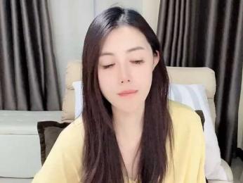 Warm-nuan webcam model stream image