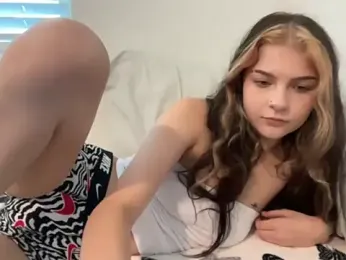 kykybaby4444 stripchat stream image