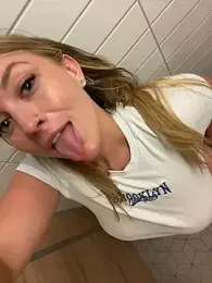 Sweet___Emily stripchat stream image, 21.08.2025 13:10
