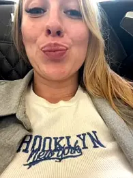 Sweet___Emily stripchat stream image, 21.08.2025 13:10