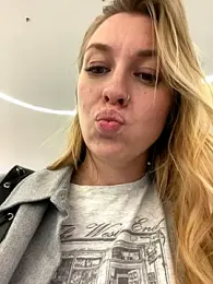 Sweet___Emily stripchat stream image, 18.09.2025 13:40