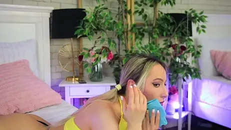 EmillyBronte stripchat stream image