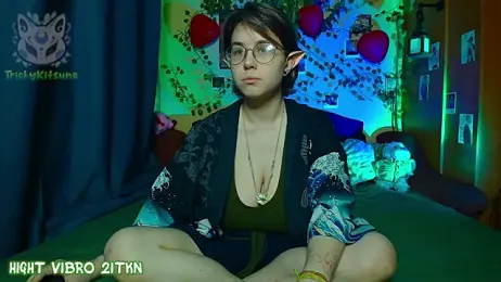 TrickyKitsune stripchat stream image