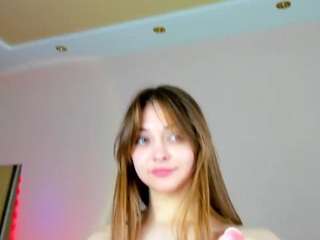 may-flowere camsoda stream image, 17.05.2025 12:00